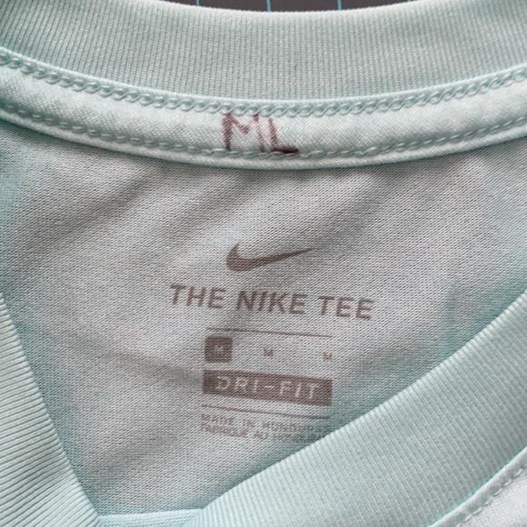 Nike Tee Women’s size Medium Bundle of 2 Dri-Fit Athletic - Picture 4 of 8